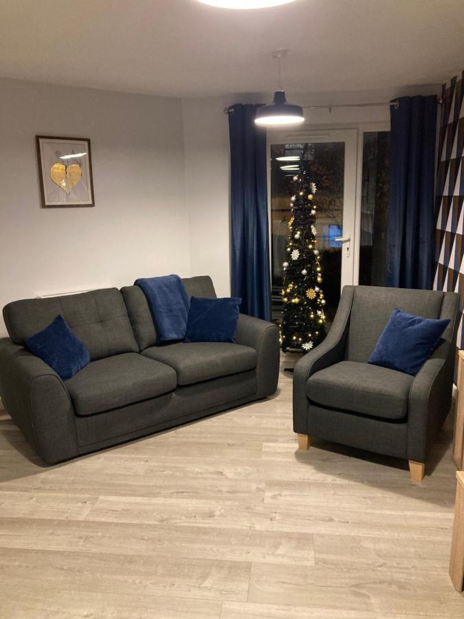 Chapel Court Apartments 캐녹 외부 사진