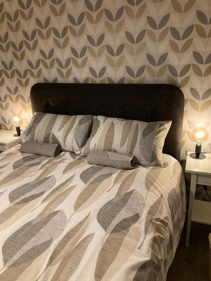 Chapel Court Apartments 캐녹 외부 사진