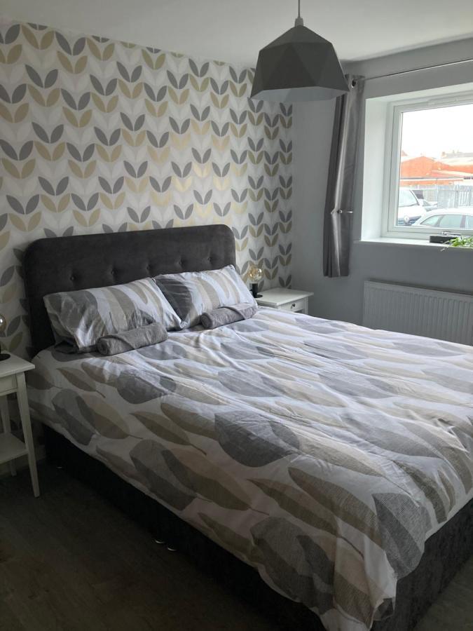 Chapel Court Apartments 캐녹 외부 사진