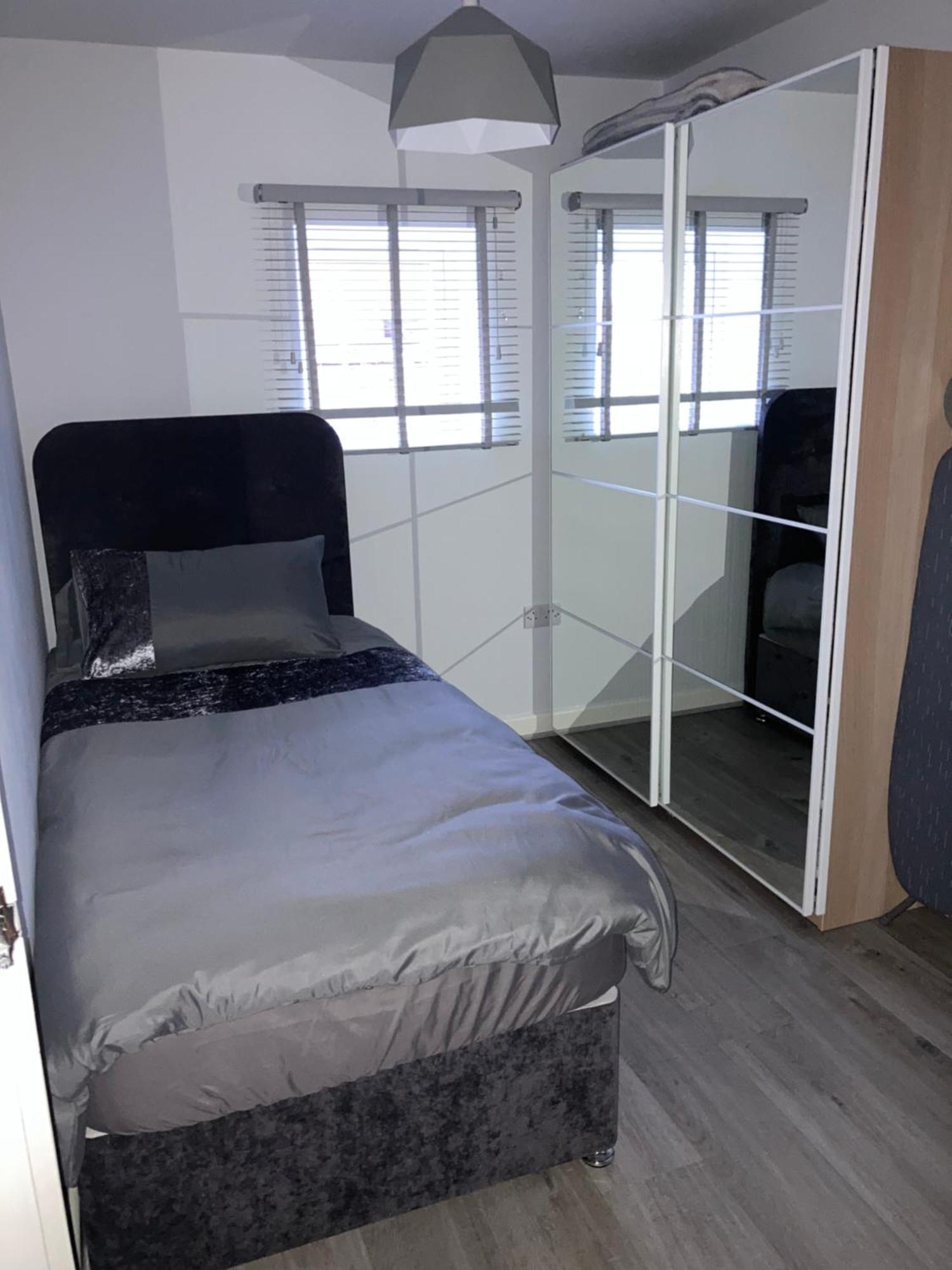 Chapel Court Apartments 캐녹 외부 사진