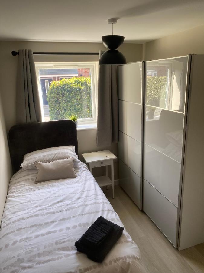 Chapel Court Apartments 캐녹 외부 사진
