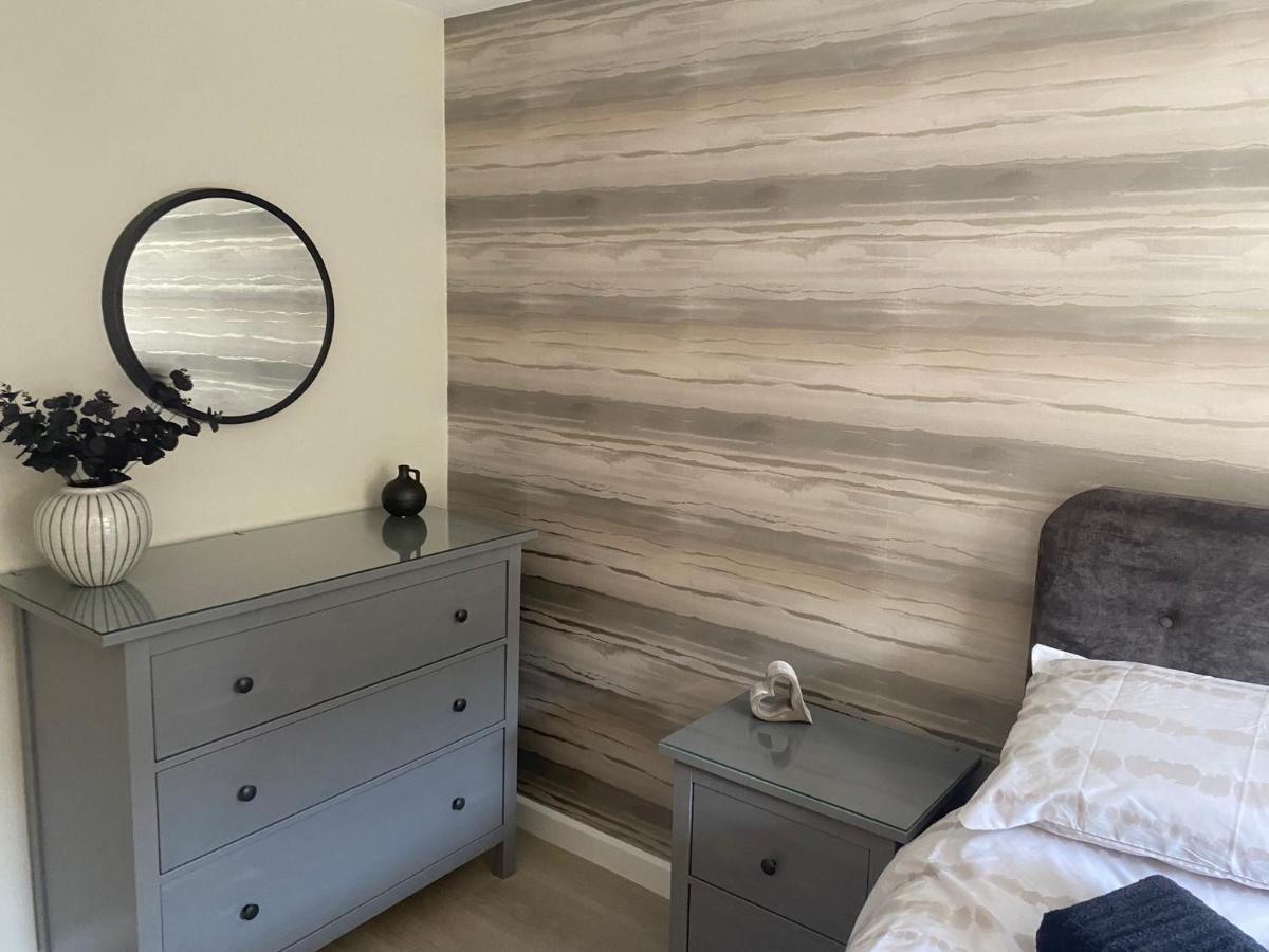 Chapel Court Apartments 캐녹 외부 사진